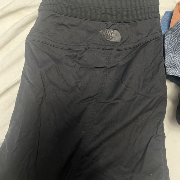 North Face shorts - Picture 2 of 2